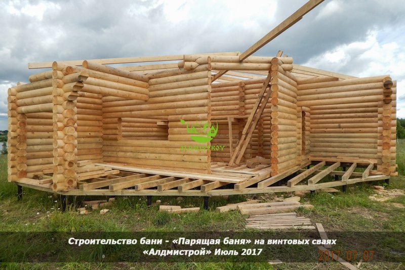 Баня на сваях 6 на 4 со стеной по середине