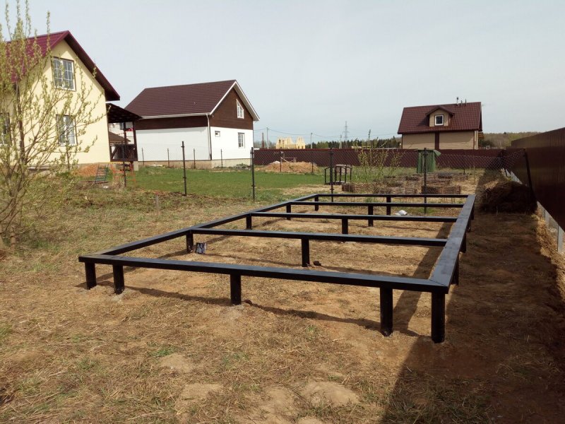 Деревянный дом на винтовых сваях