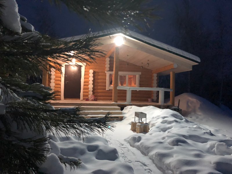 Деревянная баня зимой
