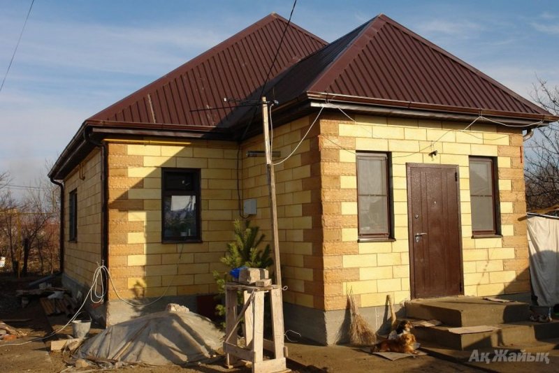 Баня из керамзитобетонных блоков с мансардой 6*5