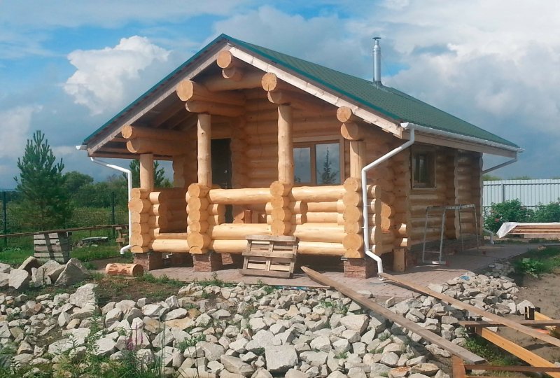 Рубленая баня из бревна