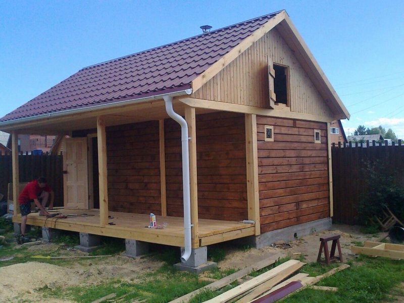 Каркасная банька с верандой