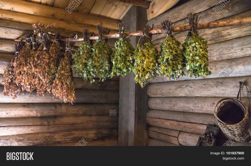 Развешанные банные веники