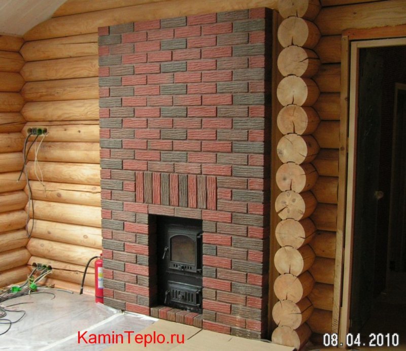 Стенка из кирпича в бане у печки