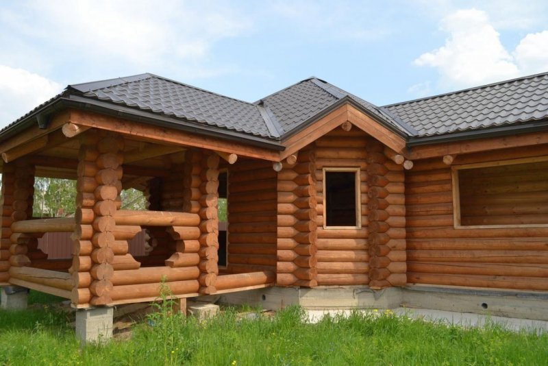 Летний домик из оцилиндрованного бревна