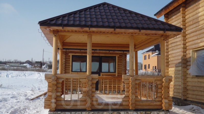 Беседка с террасой из бревна