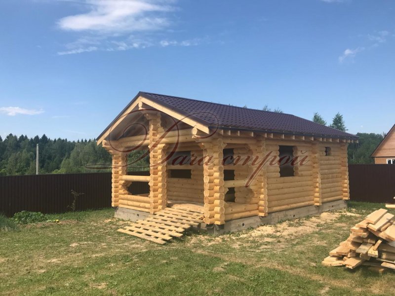 Баня из бревна с беседкой