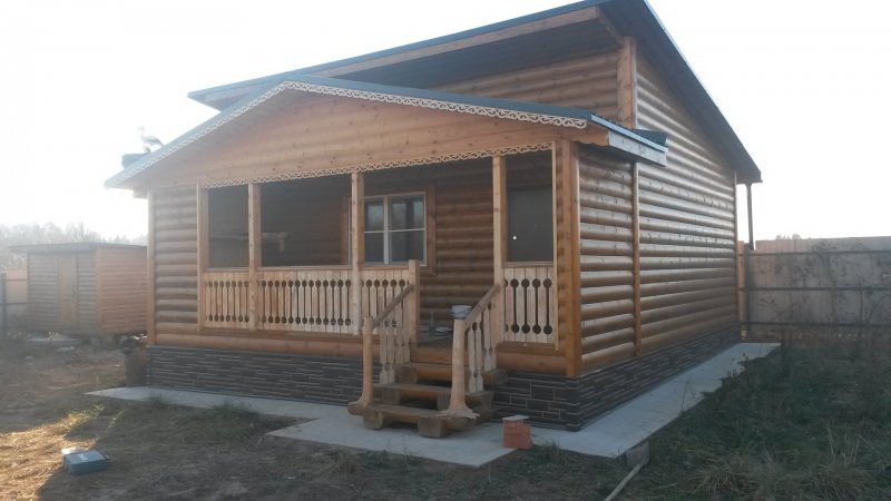 Красивая баня снаружи из бруса простая