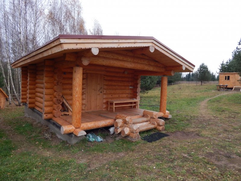 Маленькая баня из сруба
