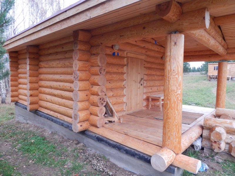 Срубы бань с террасой
