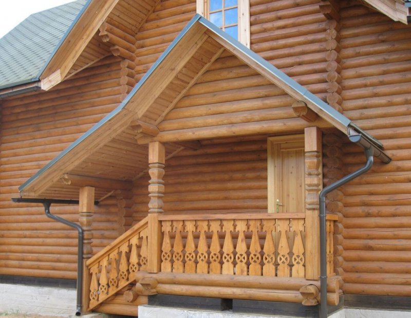 Крыльцо в бревенчатом доме