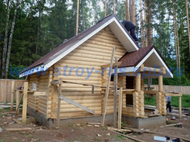 Баня из сруба с крыльцом