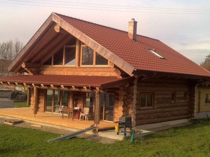 Дом из сруба с террасой