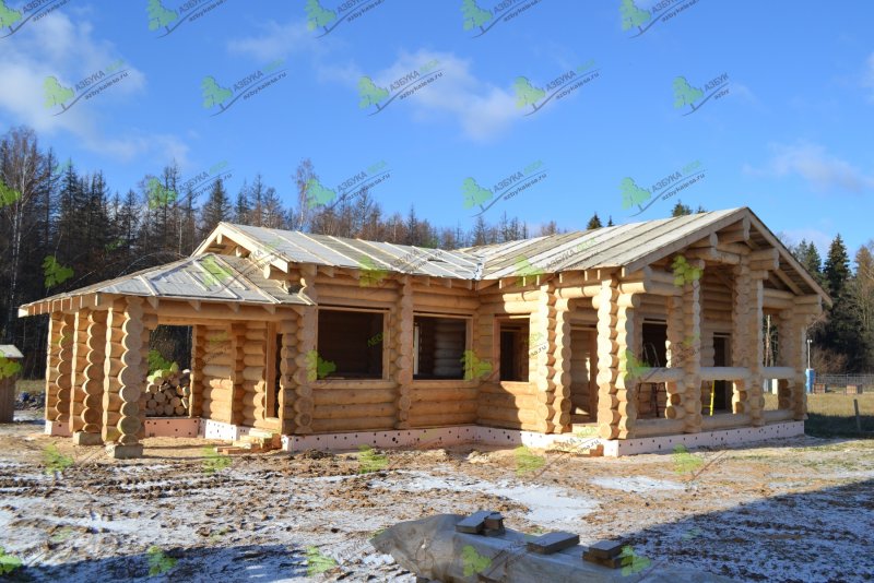 Рубленная баня с верандой
