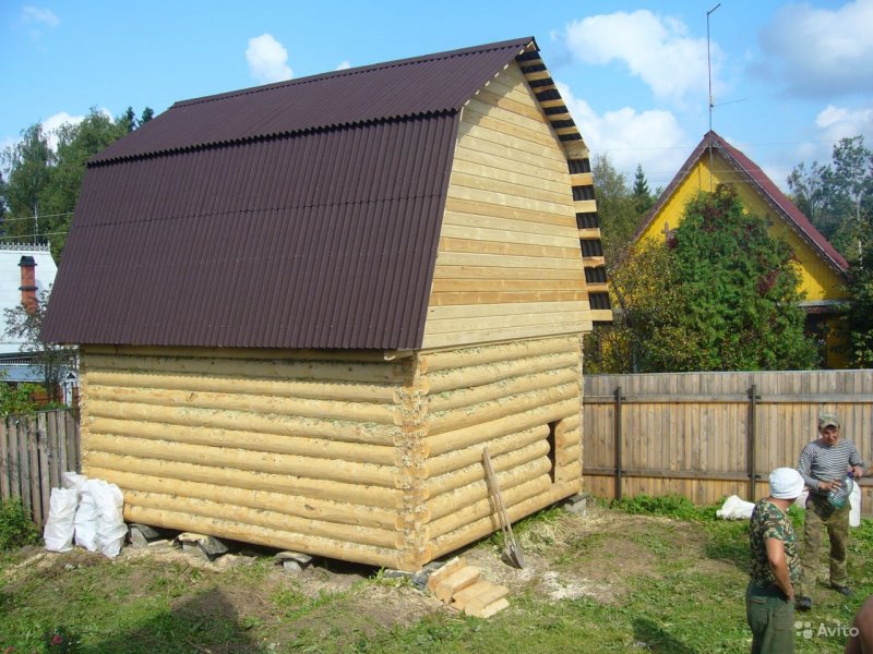 Баня с мансардной крышей