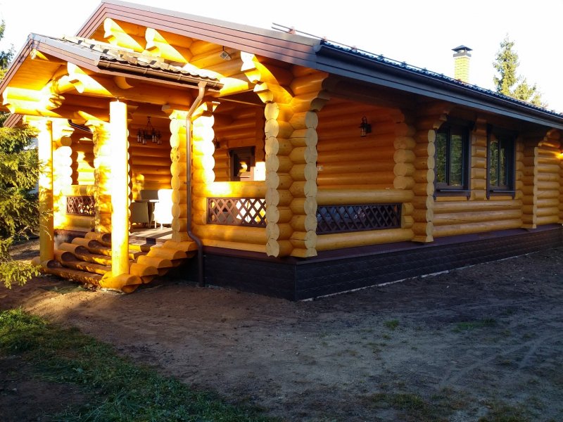 Баня из оцилиндрованного бревна