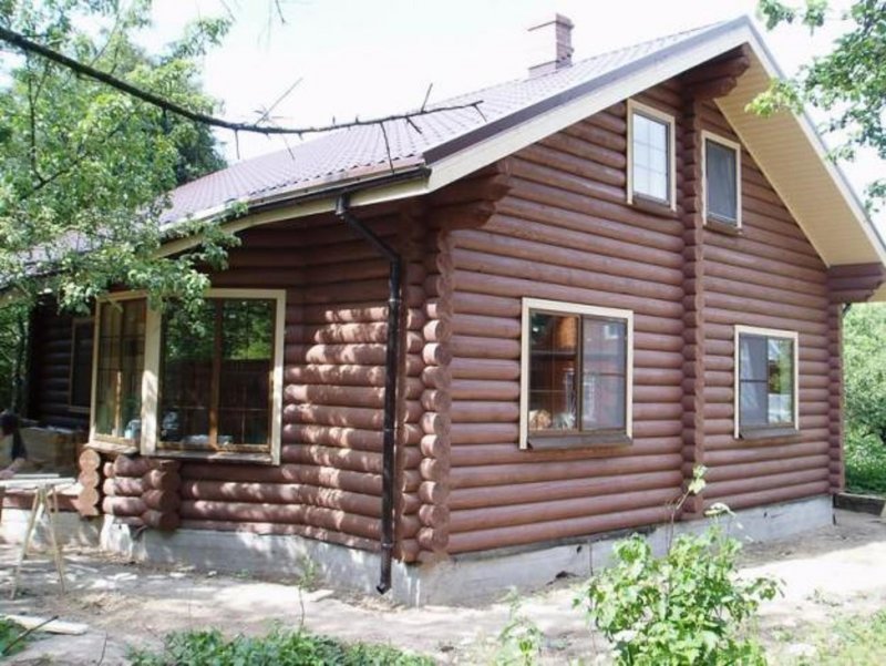 Баня в коричневом цвете снаружи