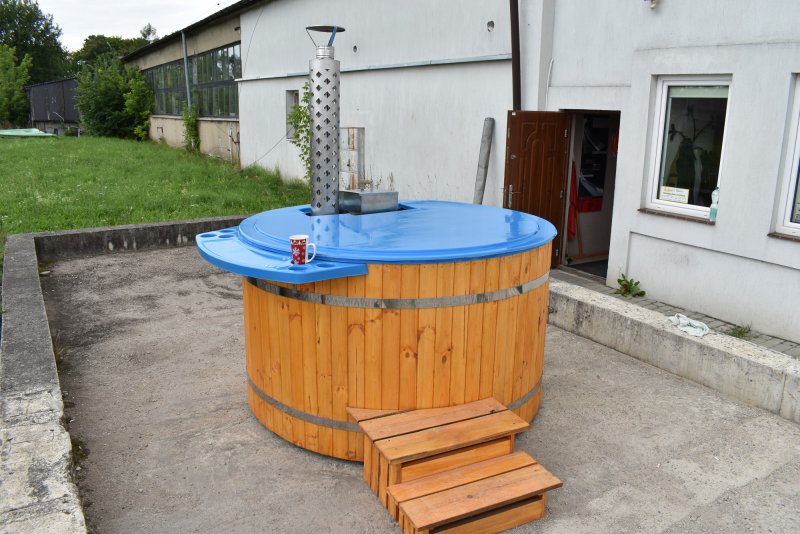 Бассейн с баней бочкой