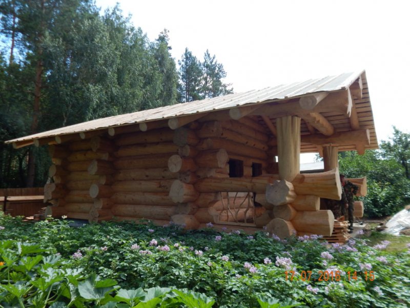 Рубленая баня из бревна