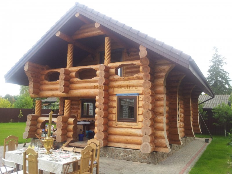 Баня из бревна с беседкой