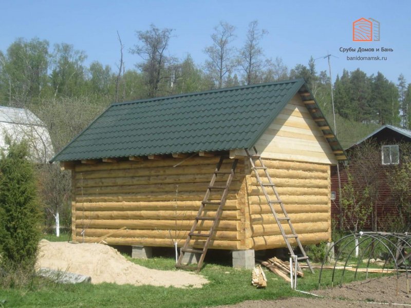 Срубы домов бань в лапу