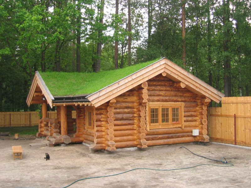 Красивая рубленая баня