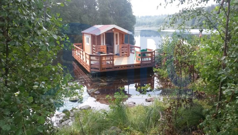 Рыбацкий домик на воде