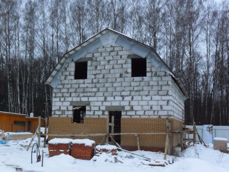 Дом в полтора этажа из газобетона