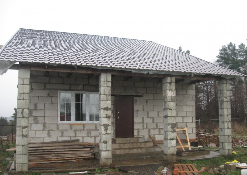 Маленький домик из пеноблоков