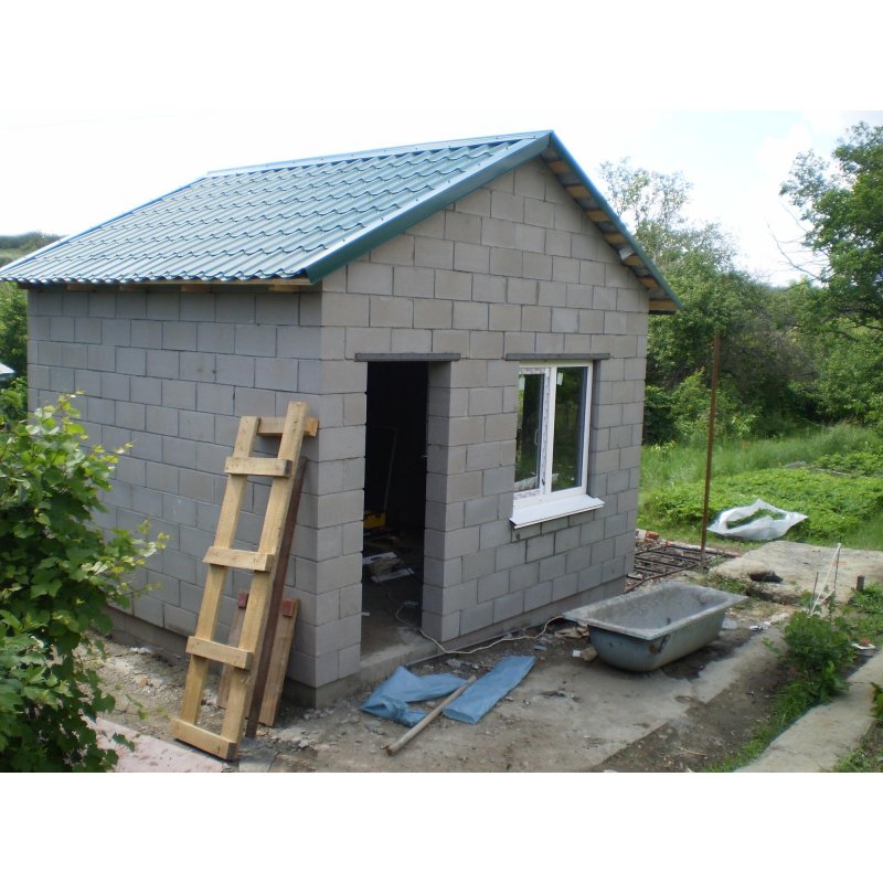 Садовый домик из керамзитобетонных блоков
