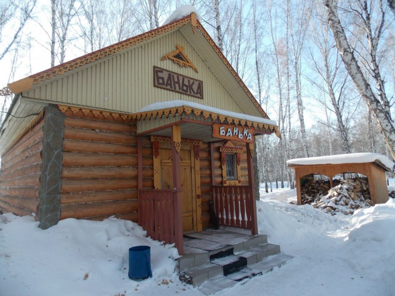 Деревенская баня на дровах