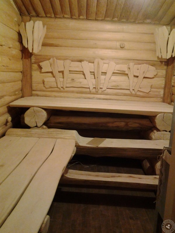 Банные полки из бревна