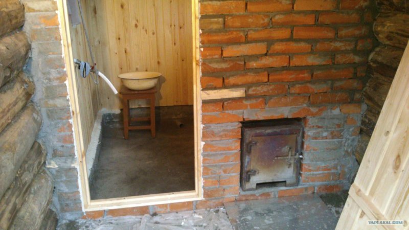 Перегородка между парилкой и предбанником