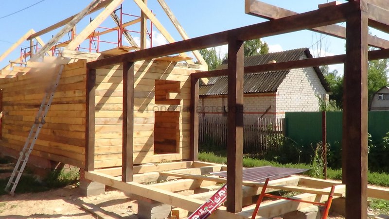 Крыша веранды из бруса