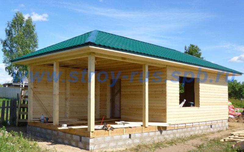 Баня из блоков с террасой