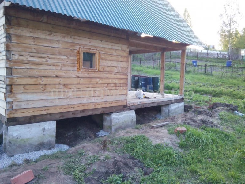 Баня из бруса на блоках ФБС
