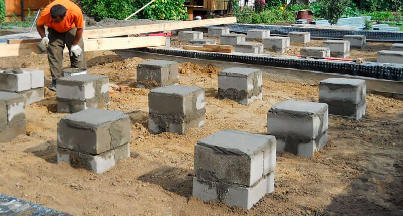 Фундамент из бетонных блоков 20х20х40