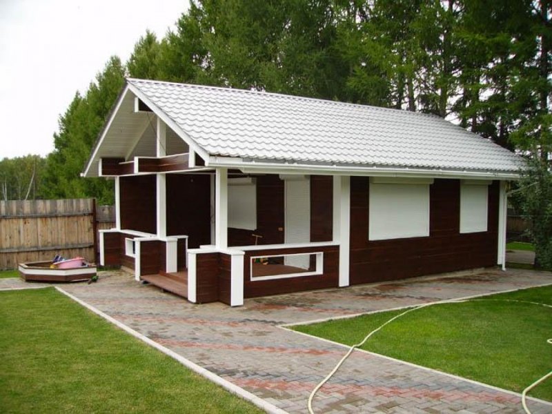 Бани с террасой и окрашенные фасады