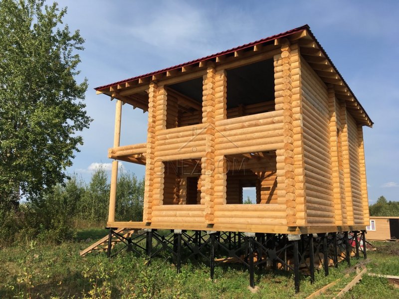 Дом из сруба с прямой крышей