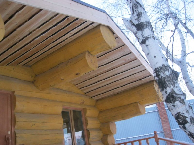 Карниз крыши бани