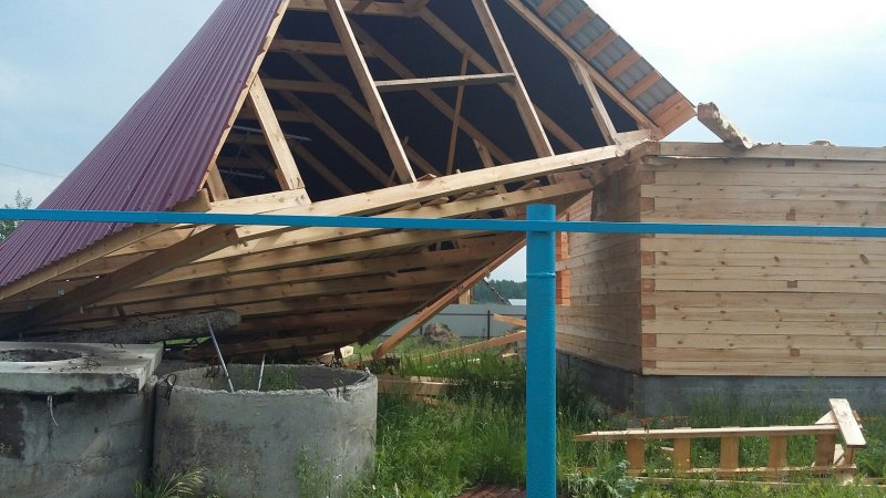 Двухскатная крыша с пристройкой