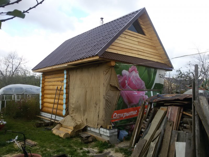 Фронтон крыши бани