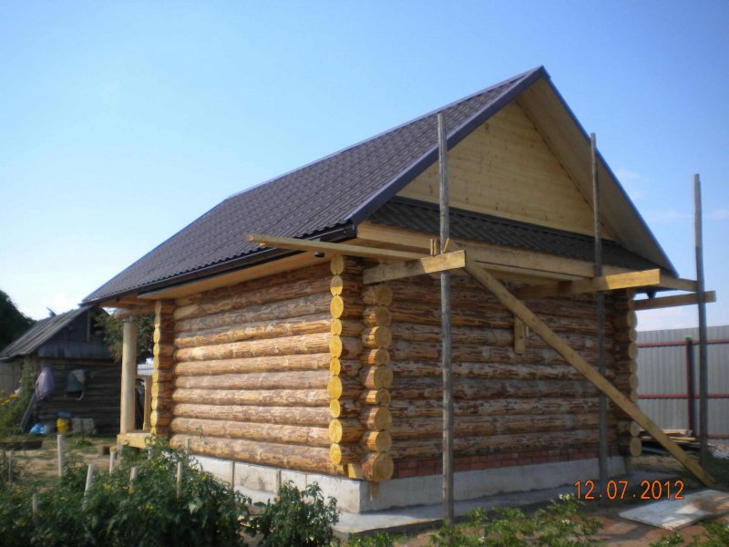 Фронтон бани из бревна