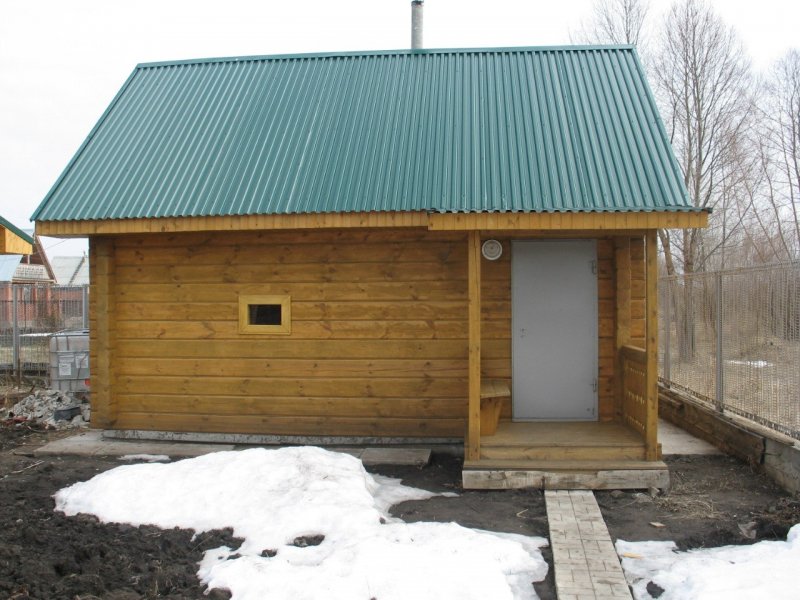 Крыша бани из профнастила