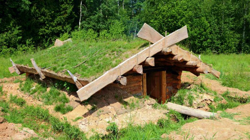 Средневековая землянка