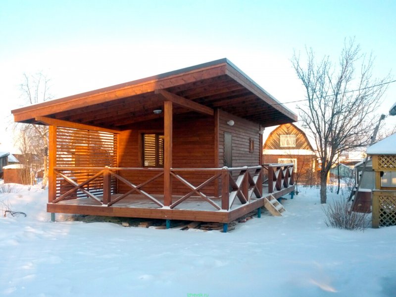 Каркасная баня с верандой