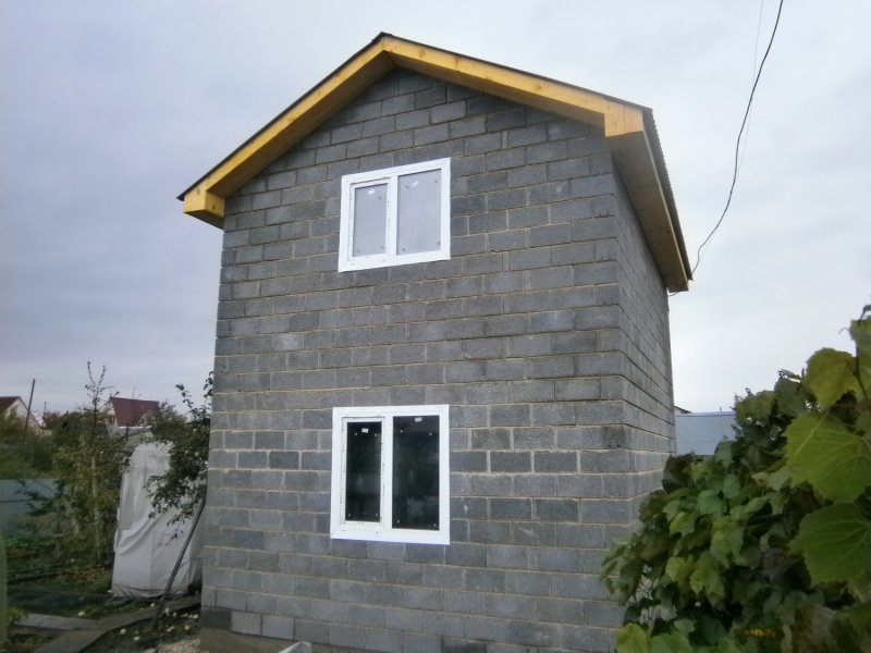 Баня из керамзитобетонных блоков с мансардой 6*5