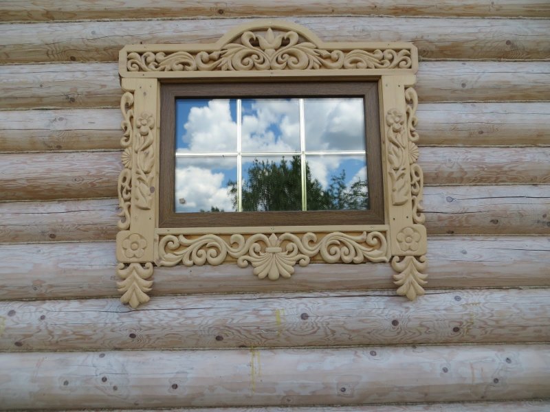 Резные наличники на окна в бане