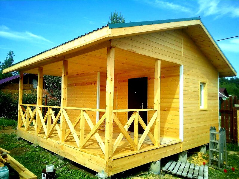 Каркасная баня 6х6 с террасой