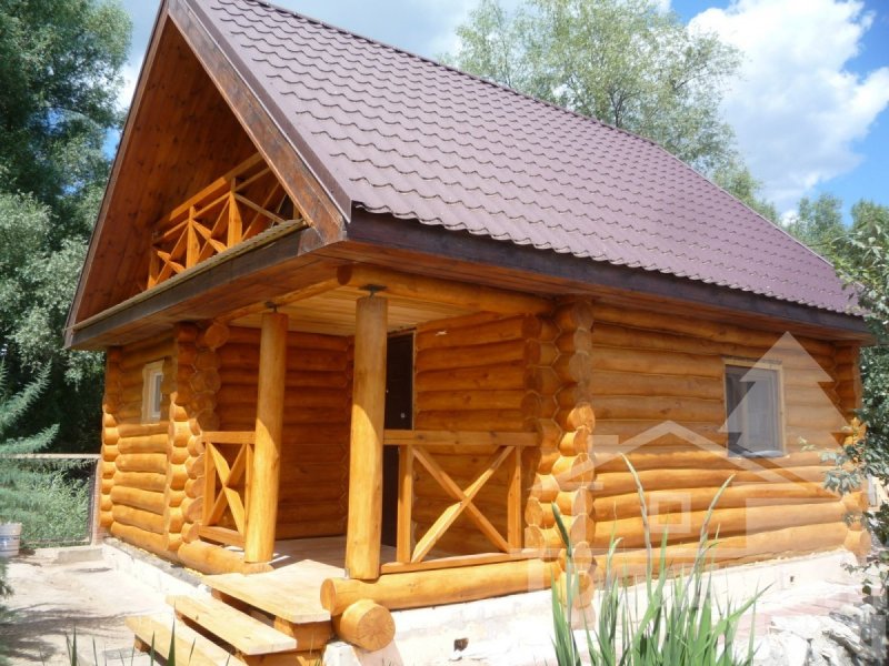 Рубленная баня с мансардой